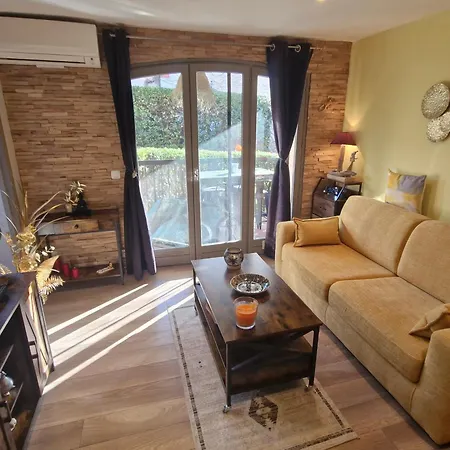 2 Pieces Climatise, Belle Terrasse, Parking Prive, Proche Centre-ville Et - Fr-1-780-43 Sainte-Maxime
