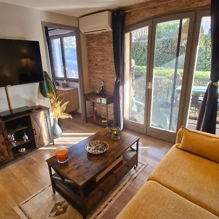 2 Pieces Climatise, Belle Terrasse, Parking Prive, Proche Centre-ville Et - Fr-1-780-43 Apartment Sainte-Maxime
