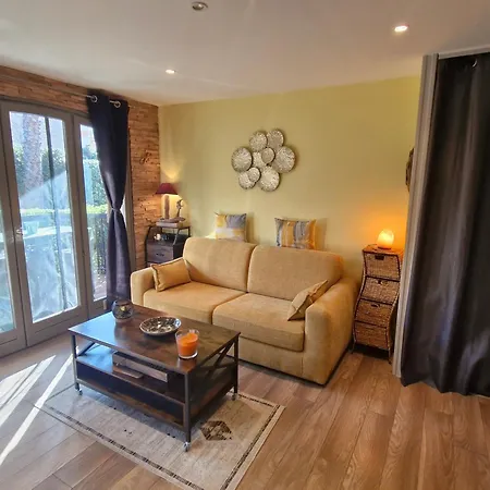 2 Pieces Climatise, Belle Terrasse, Parking Prive, Proche Centre-ville Et - Fr-1-780-43 Apartment Sainte-Maxime