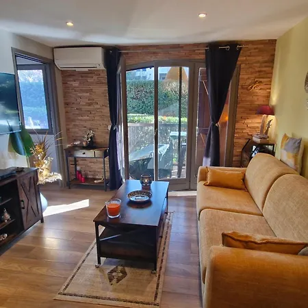 2 Pieces Climatise, Belle Terrasse, Parking Prive, Proche Centre-ville Et - Fr-1-780-43 Sainte-Maxime